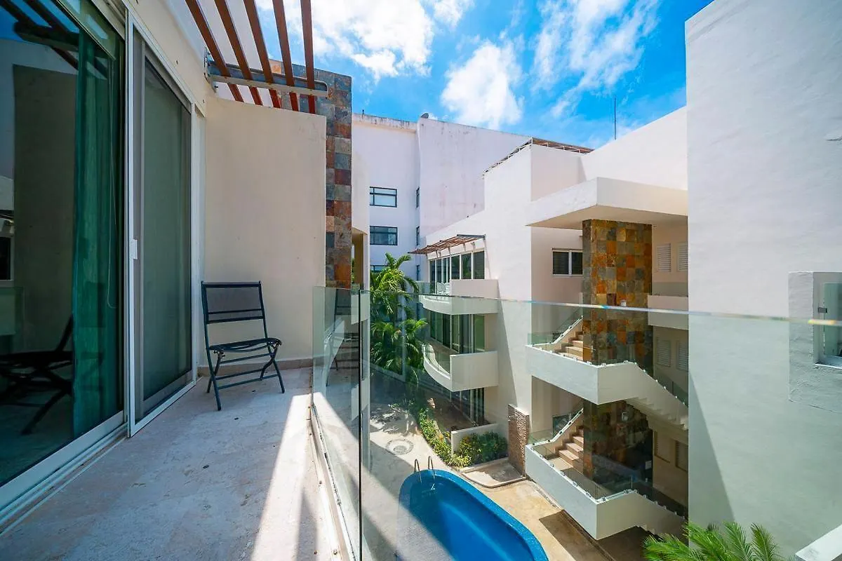 Spacious & Serene Penthouse With Rooftop, Jungle Views, Prime Location Steps To Beach & 5Th Ave Playa del Carmen Apartment