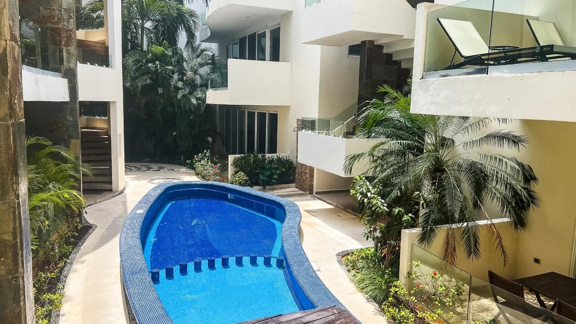 Spacious & Serene Penthouse With Rooftop, Jungle Views, Prime Location Steps To Beach & 5Th Ave Playa del Carmen Meksyk